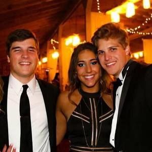 Meet your Posher, Elizabeth